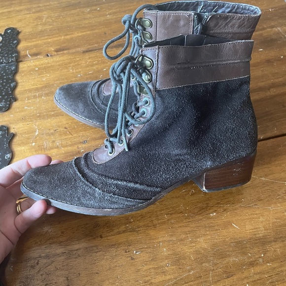 Very Volatile Leather Suede Lace Up Heeled Boots Sz 8.5 Brown Pointed Toe - Picture 2 of 10